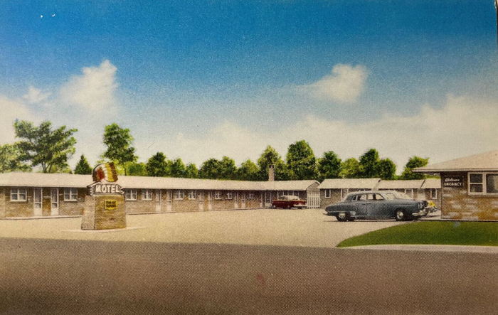 Indianhead Motel - Vintage Post Card